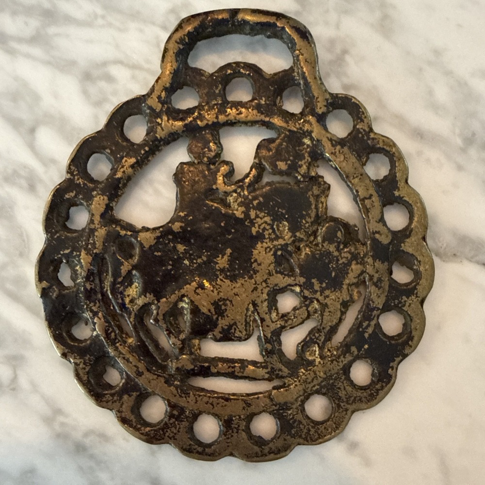 Vintage Horse Brass Harness Medallion Queen Victoria on Horseback Collectible - Picture 3 of 3